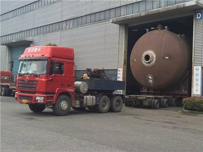 如何选择大件运输公司进行大型设备运输 以无锡国际快递为例